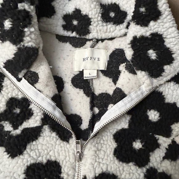 Hyfve LA Lily Floral Print Sherpa Jacket Adorable- Black & White Size Large EUC - Picture 4 of 7
